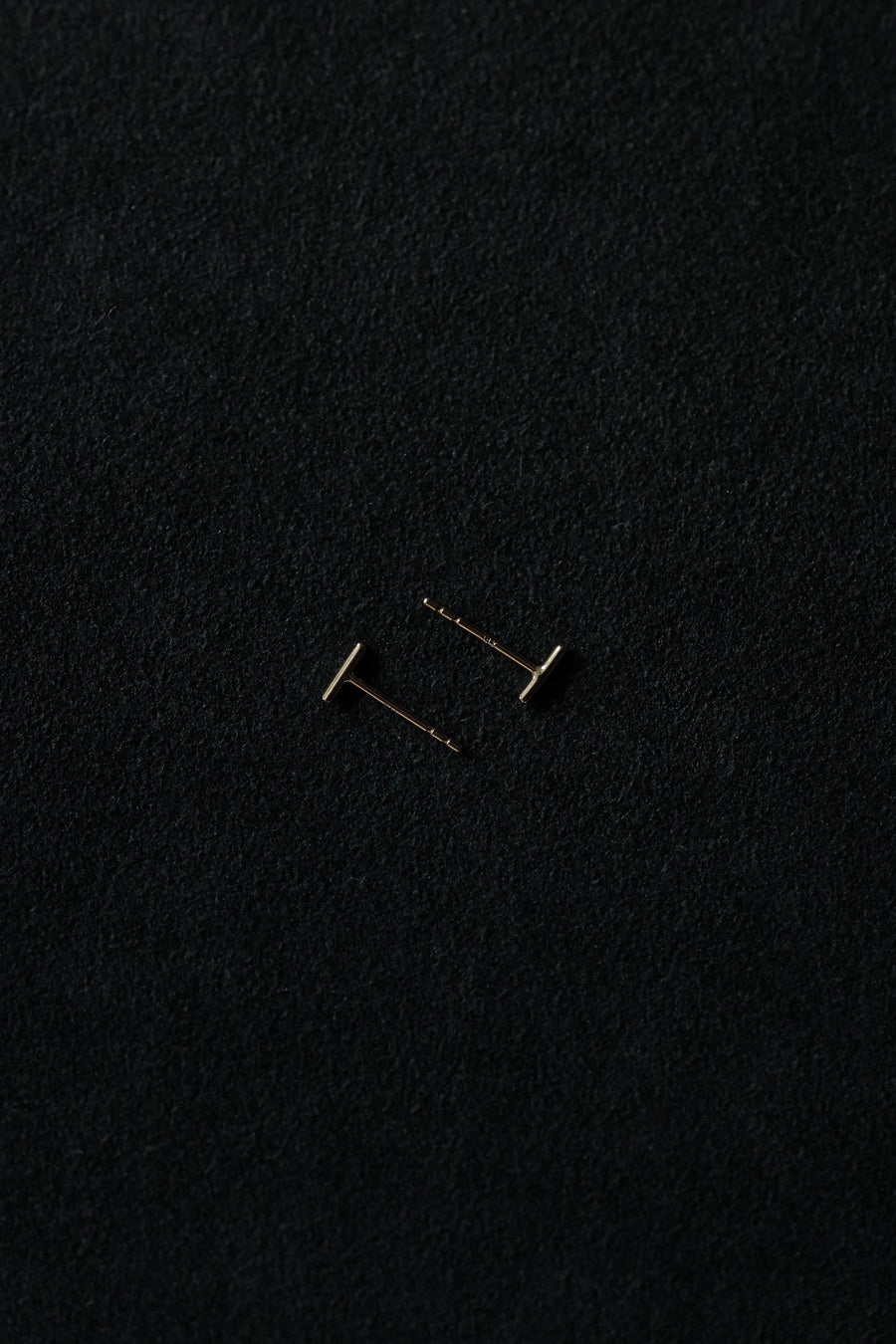 [14K] Bar motif studs